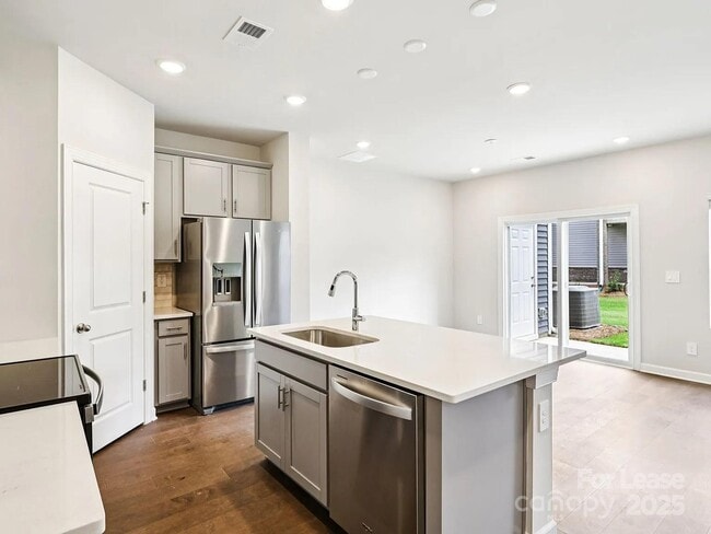 Building Photo - 6122 Starview Ter