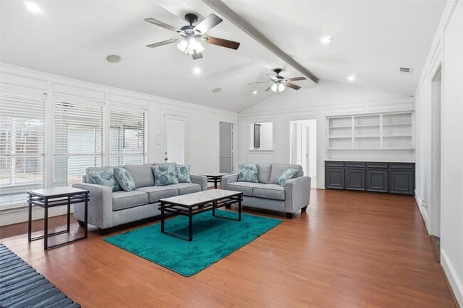 Building Photo - 1329 Mackie Dr