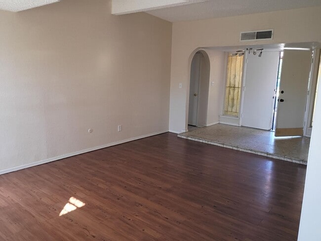 Building Photo - Great Northeast Home