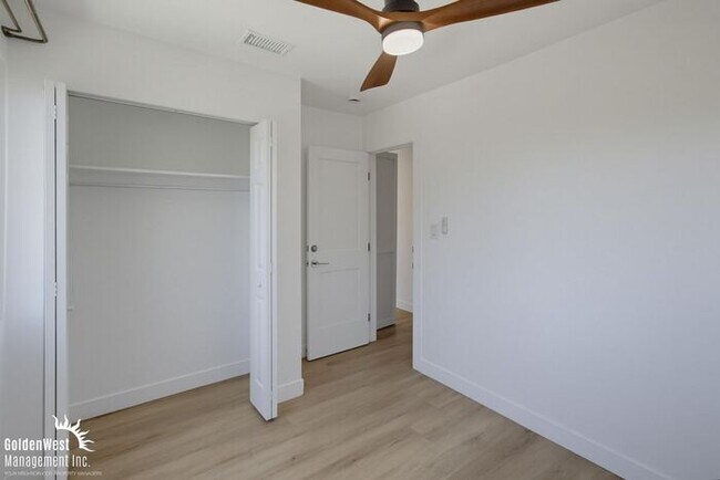 Building Photo - Stylishly Updated 3Bdm 2Ba Main Home in San Diego - MI Special!