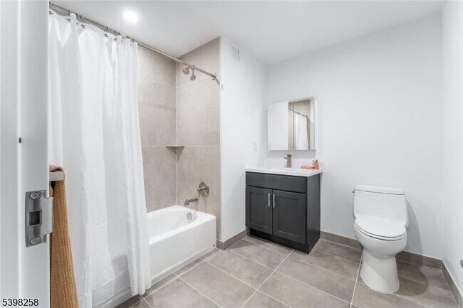 Building Photo - 10 Commerce Ct