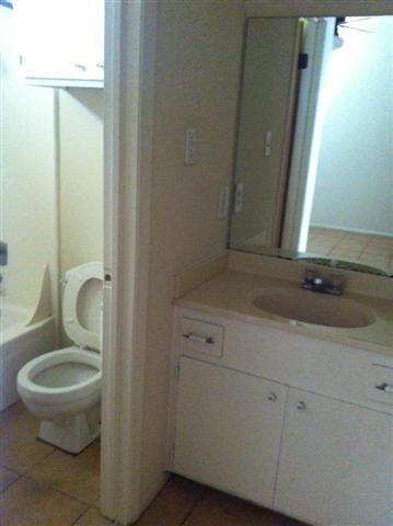 Building Photo - 621 W 37th St