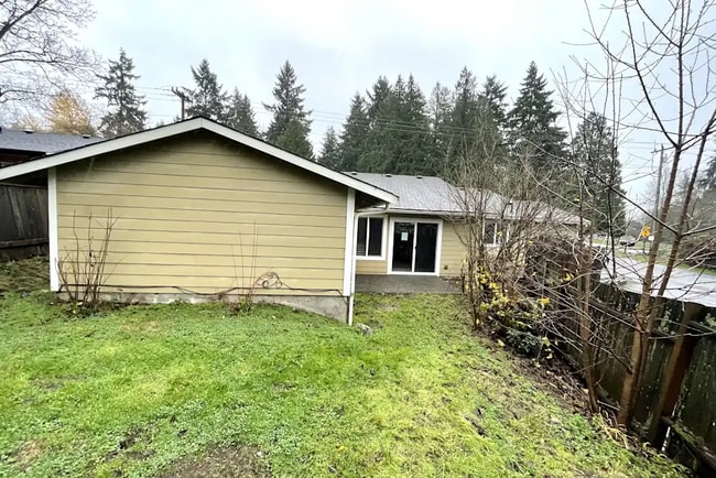 Building Photo - 13420 Des Moines Memorial Dr S