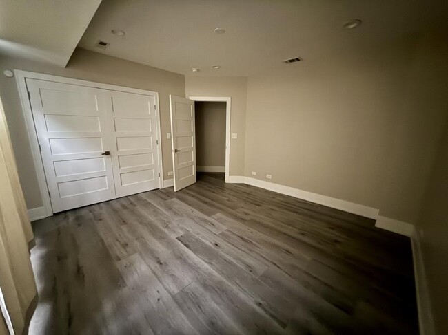 Building Photo - 2 bedroom in Chicago IL 60610