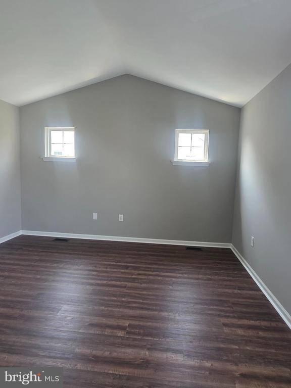 Building Photo - 31 Carrick Ln