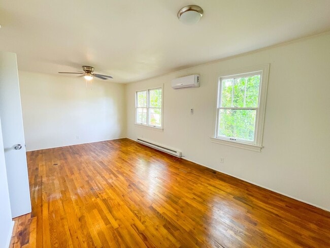 Building Photo - 110-116 Dobbs St - Unit 116