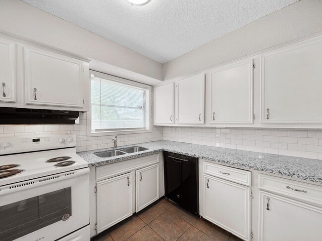 Building Photo - 3006 14th Ave N