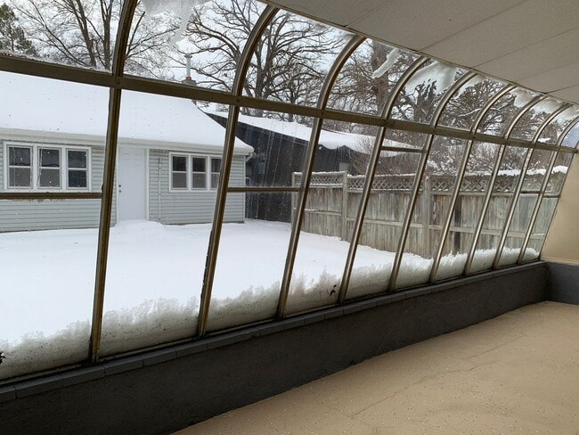 Building Photo - Charming Single Family Home