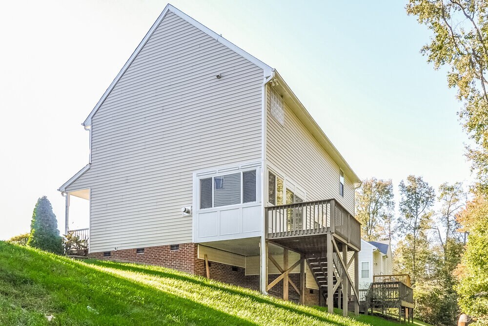 Building Photo - 564 Hay River St