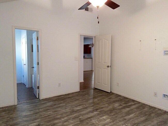 Building Photo - 1470 Senda Del Sol Ln