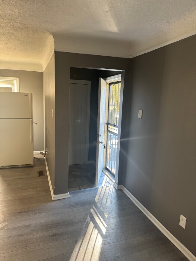 Building Photo - 19568 Dresden St