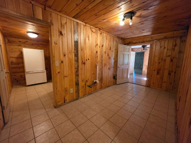 Building Photo - 24.2 Acres – Industrial Warehouse, Residential Or Office Space, Pole Shed & Recreational Land