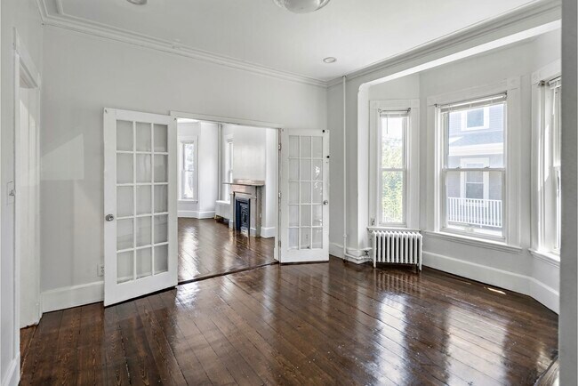 Building Photo - 16 Mayfair St