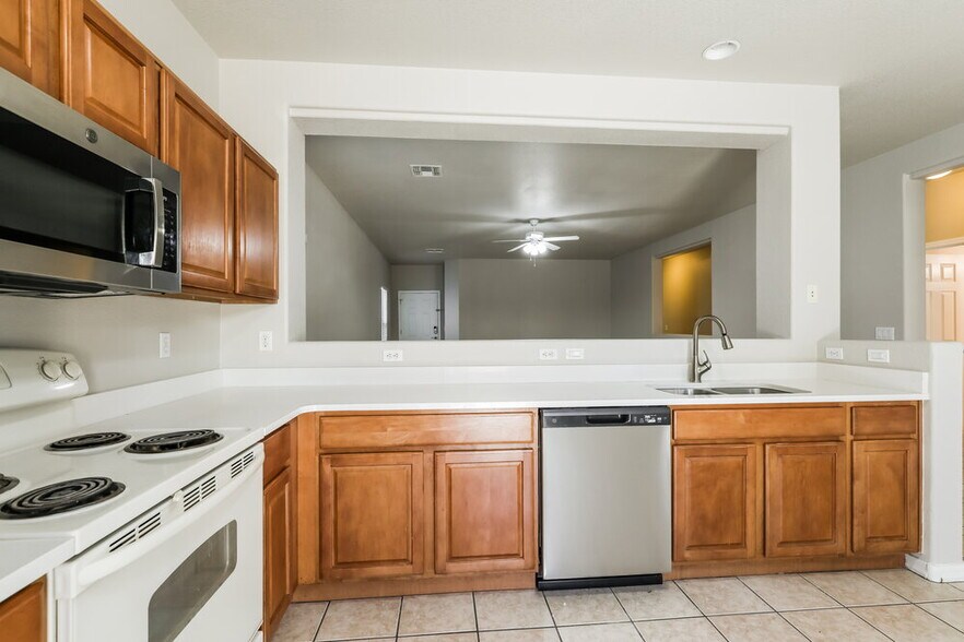Building Photo - 103 W Calle Mantilla