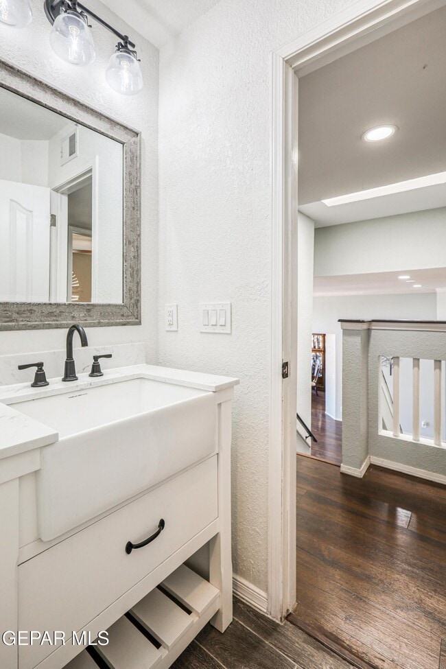 Building Photo - 6821 Pearl Ridge Dr
