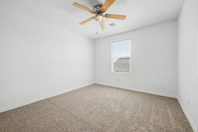 Building Photo - 35450 W Santa Clara Ave