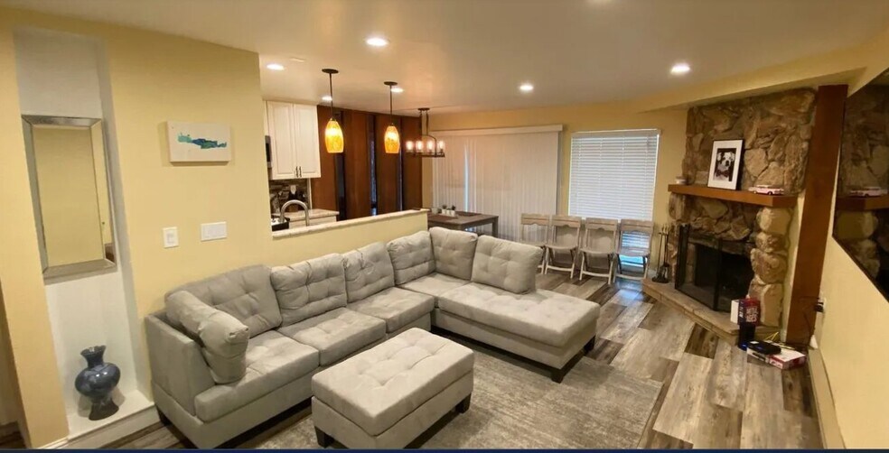 Building Photo - 1439 Ski Run Blvd