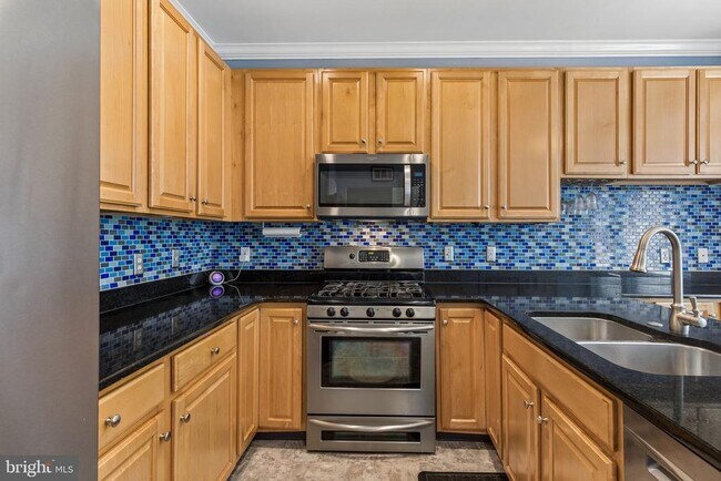Building Photo - 15 Charter Oak Ct