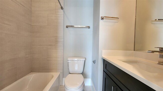 Building Photo - 5713 Larkin St