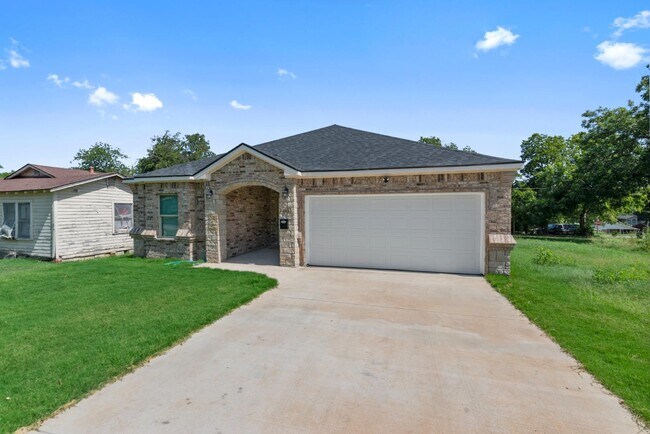 Building Photo - 1253 E Jessamine St