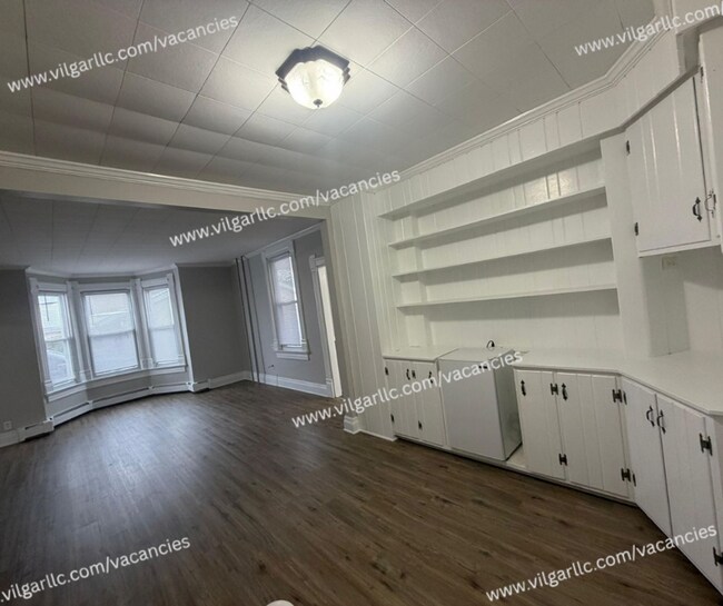 Building Photo - 136 Matteson St