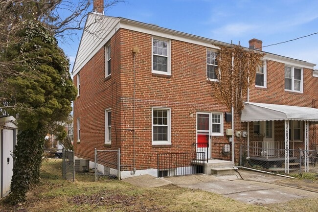 Building Photo - Newly Remodeled 3BR Semi-Detached in Catonsville | Refinished Oak Floors | Updated Kitchen + Bath...