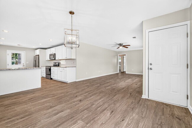 Building Photo - Move-In Ready Home in Hanahan