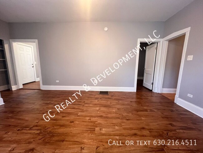 Building Photo - *** ALBANY PARK / 4 BEDROOM - 2 BATH / ONS...