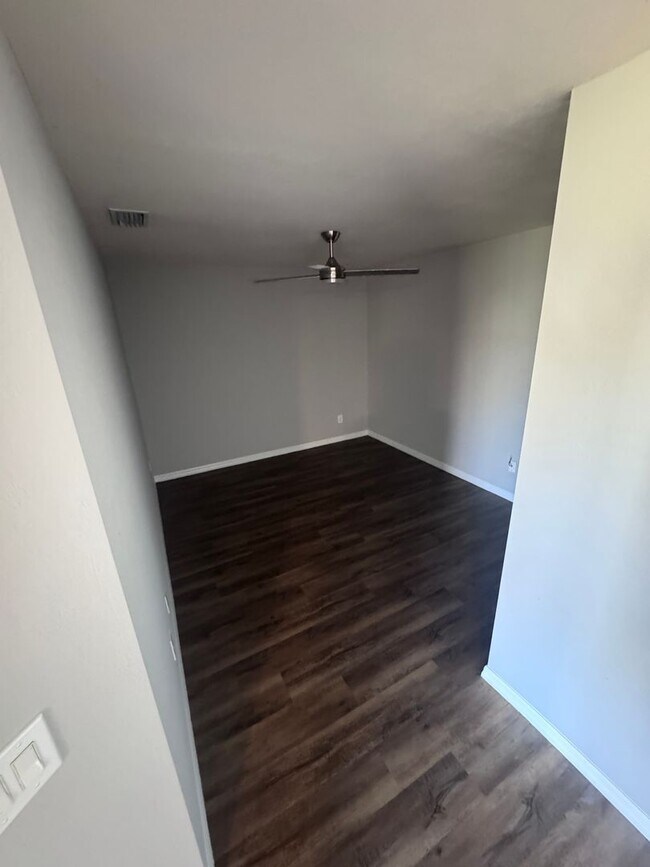 Building Photo - 343 Harold Ave S