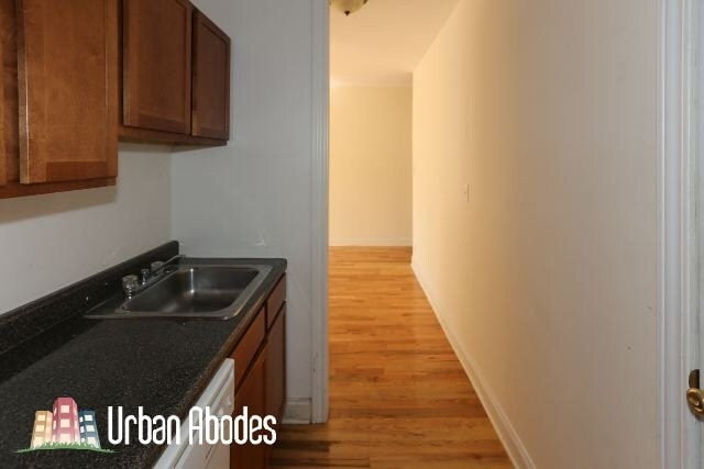 Building Photo - 625 W Cornelia Ave