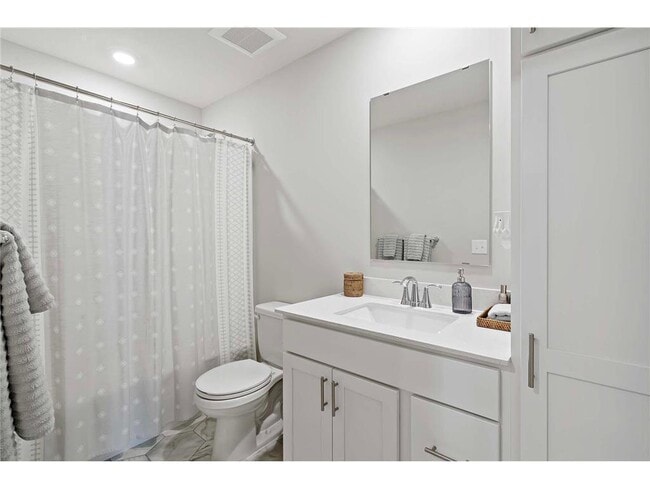 Building Photo - 10606 Weston Wy N