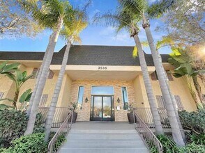 Building Photo - Light & Bright Condo in Normal Heights