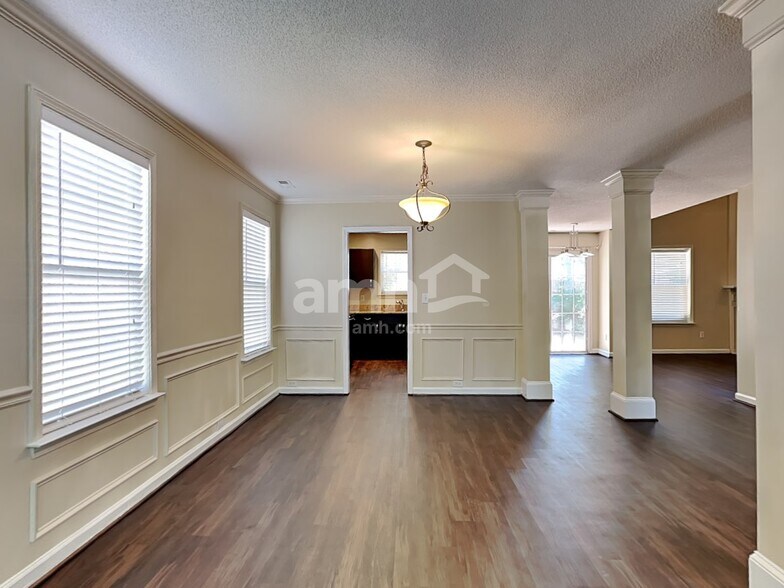 Building Photo - 209 Kindlewood Dr