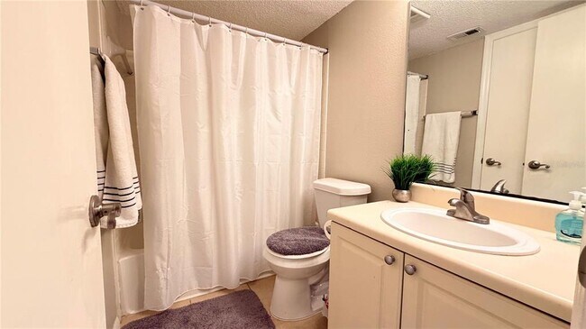 Building Photo - 9481 Highland Oak Dr