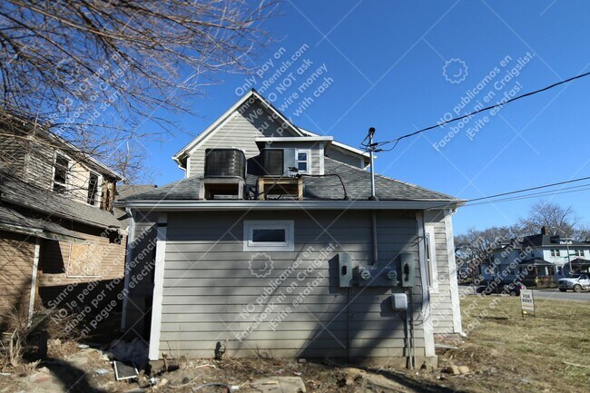 Building Photo - 330 N Randolph St A