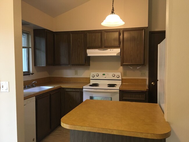 Building Photo - Easy Access to PCC Sylvania Campus, I-5