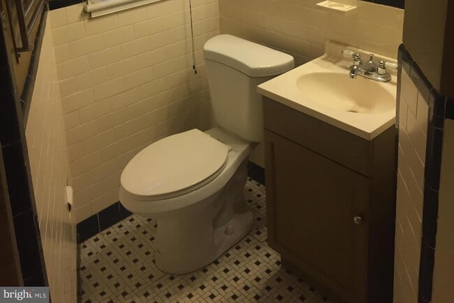 Building Photo - 106 Denison St