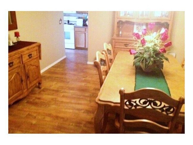 Building Photo - Immaculate 4 BR/ 2.5 Bath  w/ a Pool and Hot Tub in Rita Ranch!