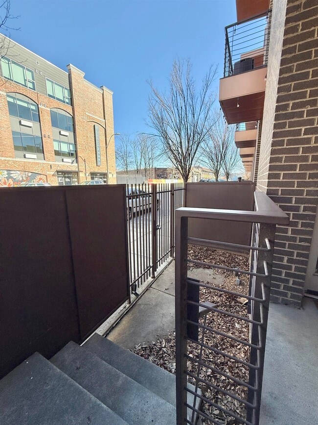 Building Photo - 449 Monroe Ave