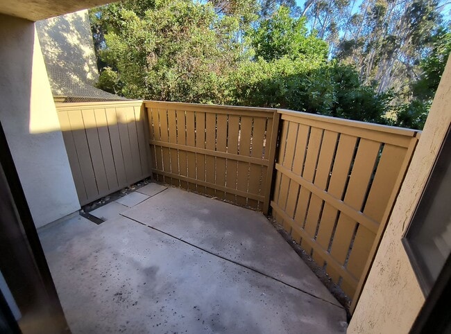 Building Photo - Lower Unit In Scripps Woods