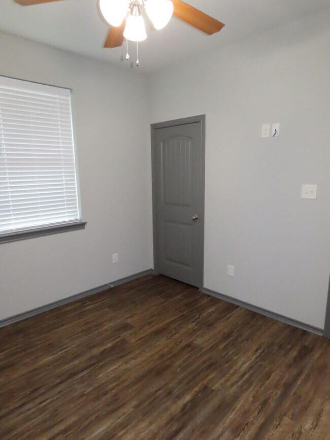 Building Photo - 2528 Guinn Farms Rd