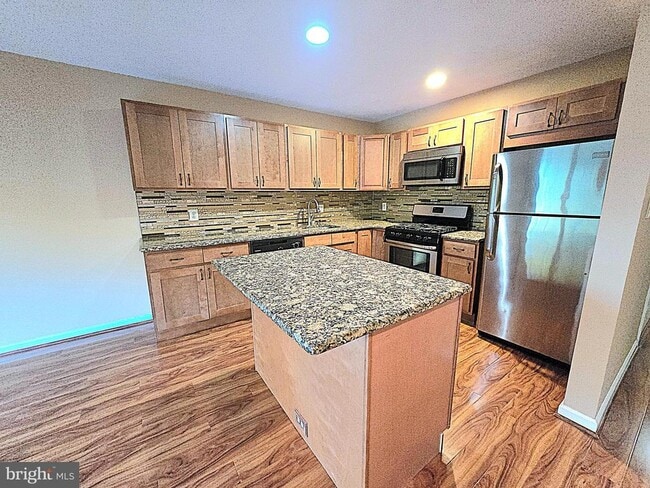 Building Photo - 725 Dell Ct