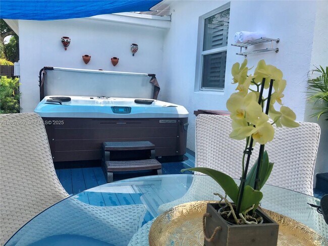 Building Photo - 6450 SW 19th St