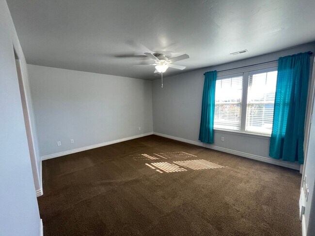 Building Photo - Beautiful 5 Bedroom Home in Daybreak