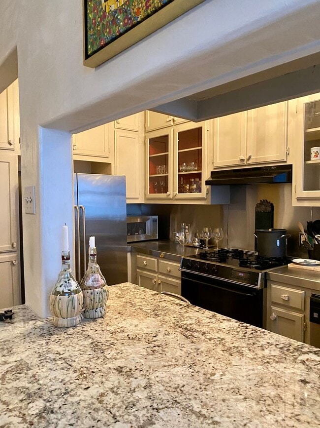 Building Photo - Gorgeous Condo in Sophian Plaza!
