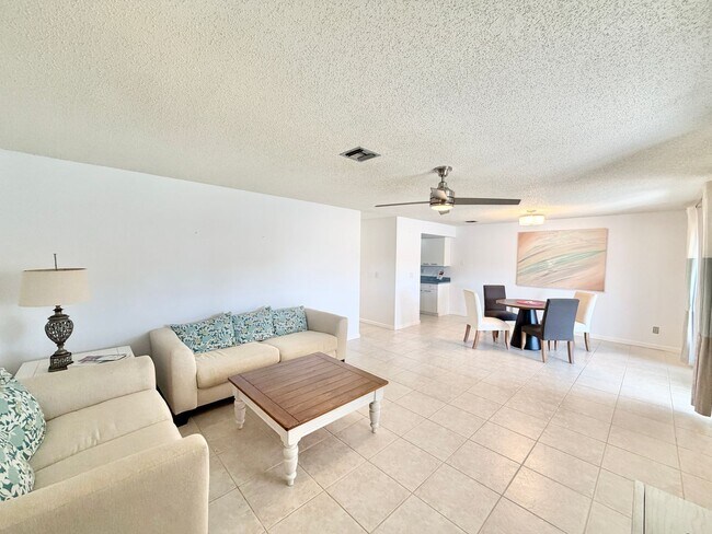 Building Photo - ** GLADES COUNTRY CLUB ** 2 BED / 2 BATH - VILLA - BUNDLED GOLF MEMBERSHIP - ANNUAL RENTAL