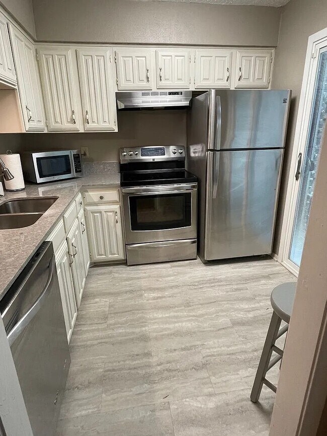 Building Photo - 891 Dublin Dr