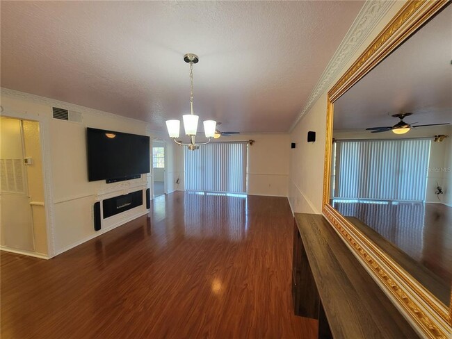 Building Photo - 14013 Fairway Island Dr