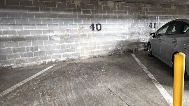 Building Photo - "Charming 2-Bedroom 1 bath Condo with 1000 Sq Ft of Comfort in Plymouth, MN!"