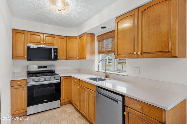 Building Photo - 2230 Bridge Ave